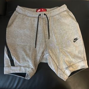 Men’s Nike Tech Gray Shorts Size Medium